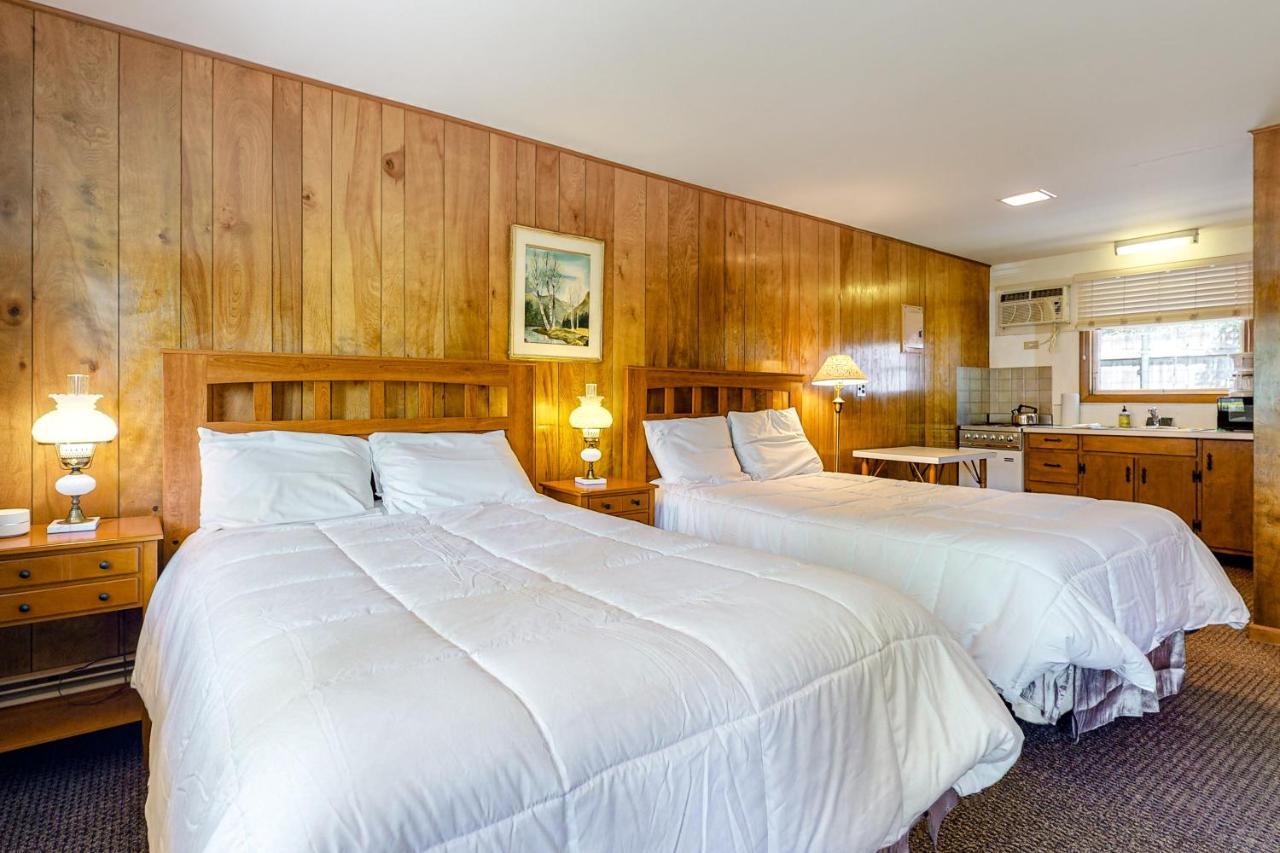 King Birch Lake Homes Alton Room photo