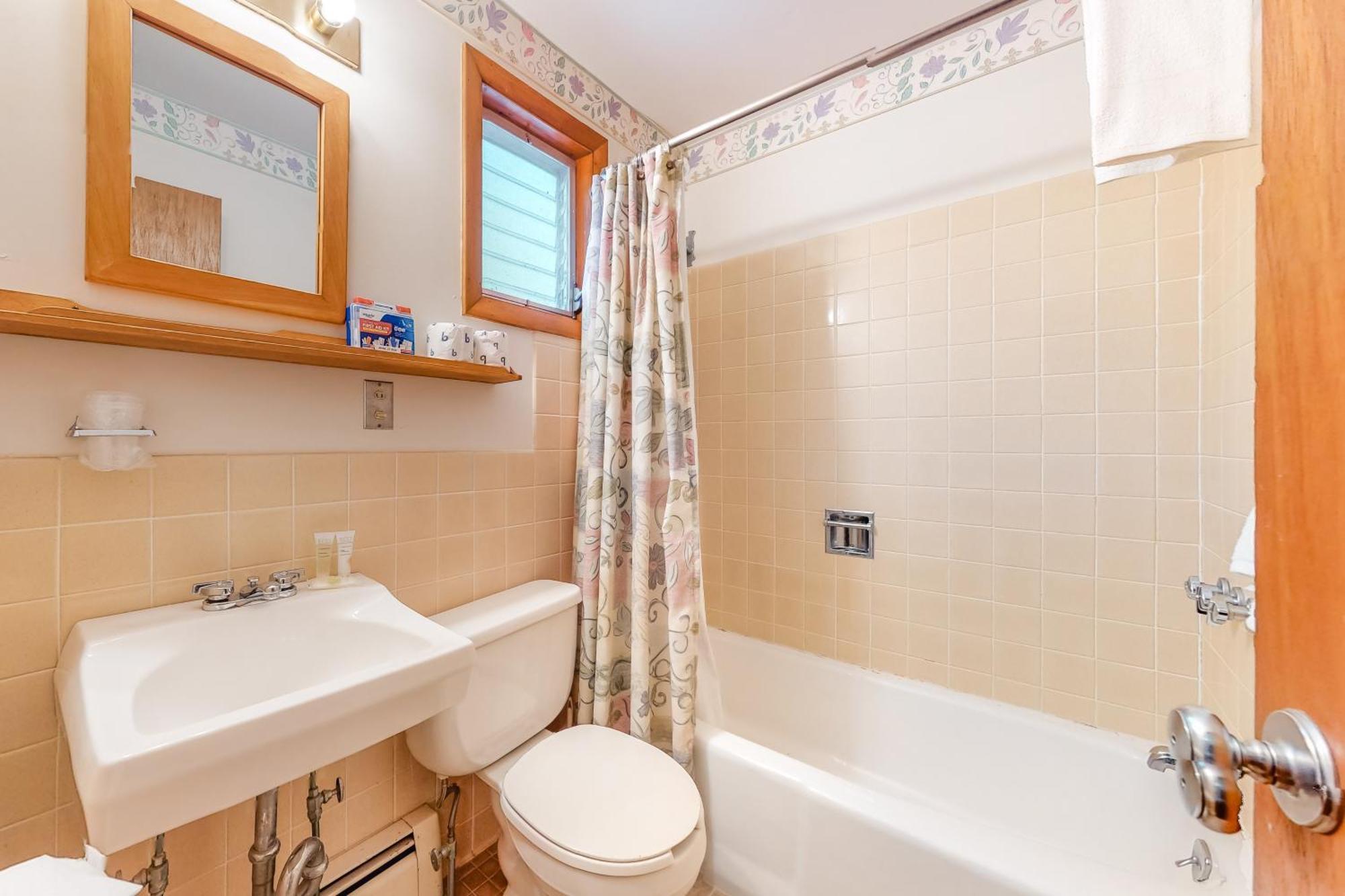 King Birch Lake Homes Alton Room photo